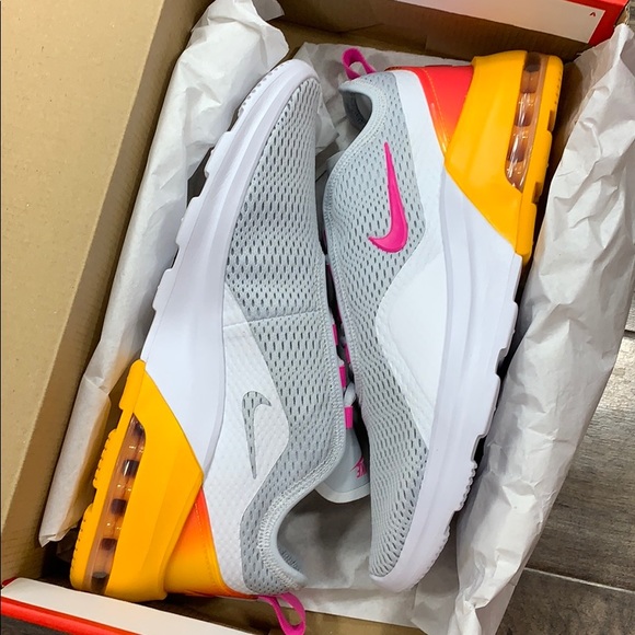 NIKE WMNS AIR MAX MOTION 2 pure platinum/laser - Picture 8 of 16